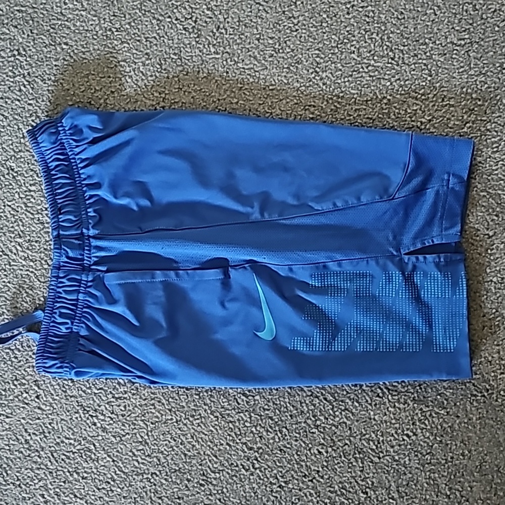 Nike basketball shorts Size M royal blue